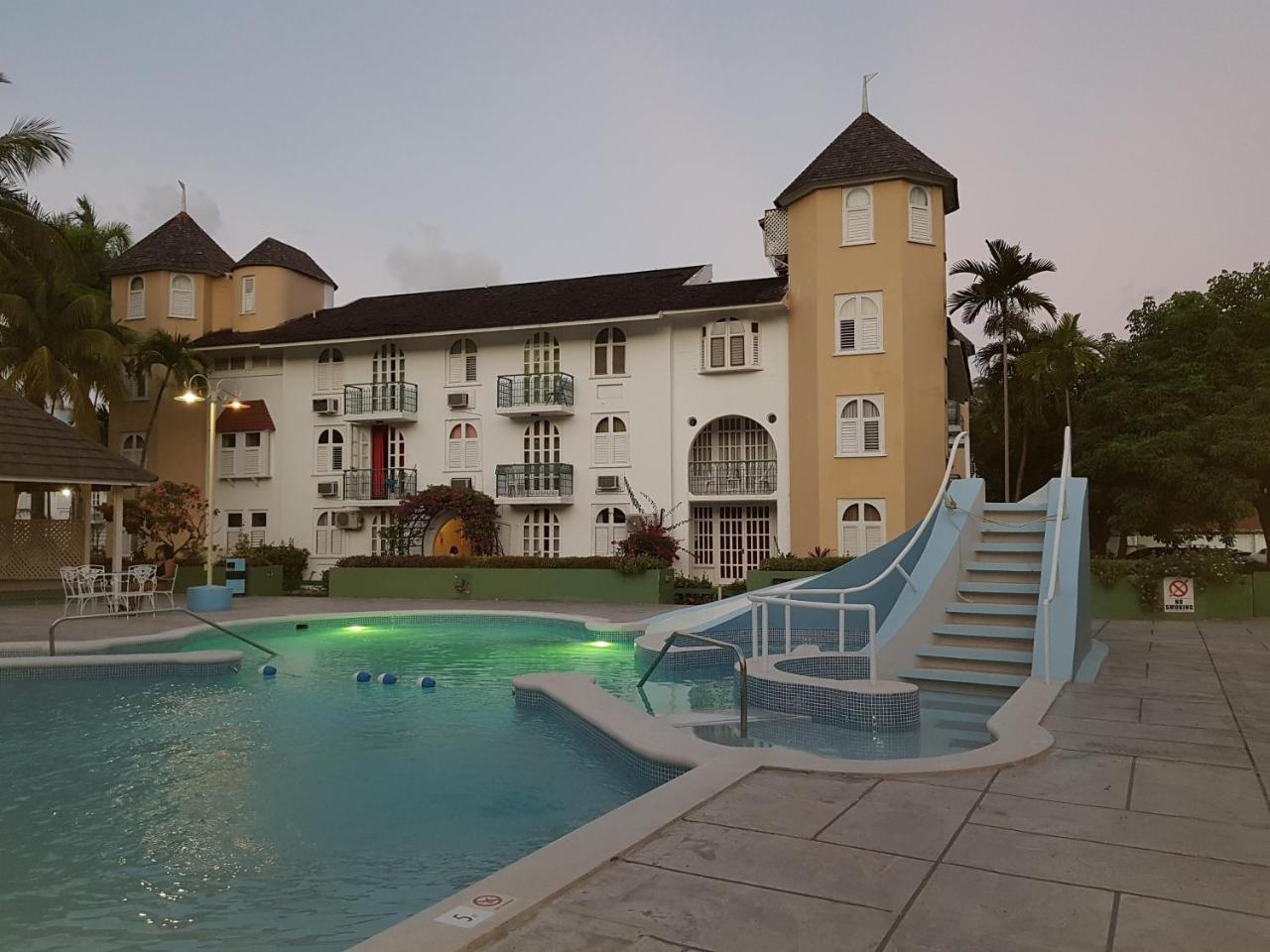 Apartment Treasure At Sandcastles Ocho Rios Exterior photo